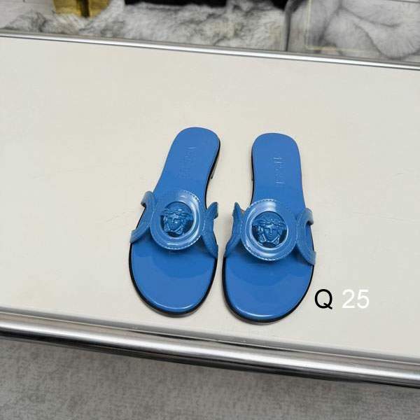 Picture of Versace Slippers _SKUVersacesz35-40JH110144